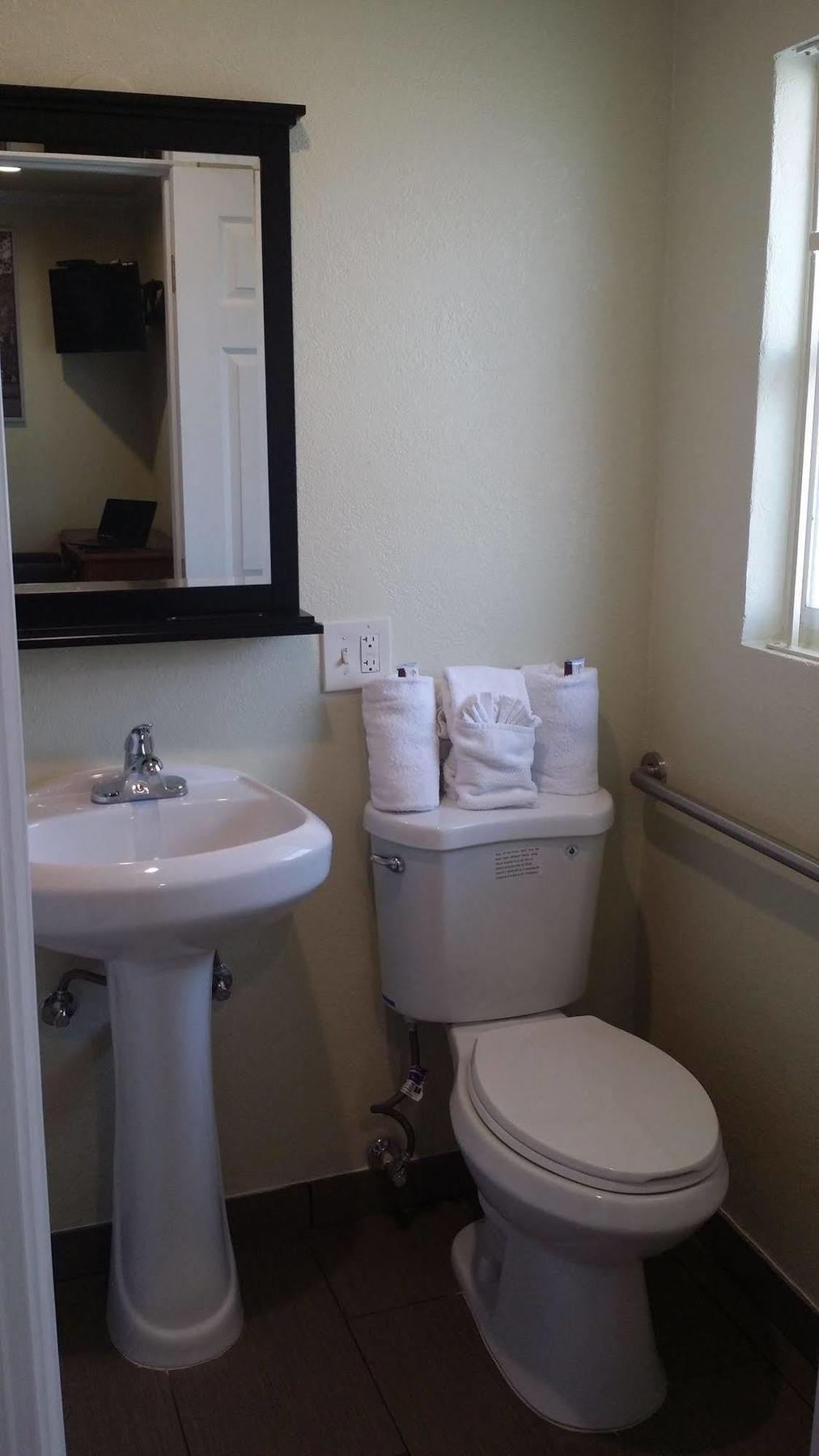 Travel Inn Oakland Bagian luar foto